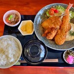 Izakaya Loiz - ミックスフライ定食1,300円