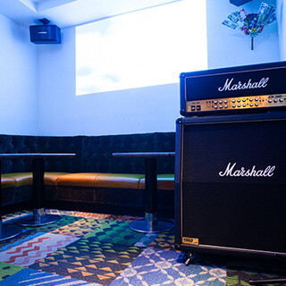 Enjoy high quality Karaoke in a comfortable space with carefully designed acoustics and facilities.