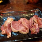 Taishuu Horumon Yakiniku Sambyaku Enchika - 豚タン