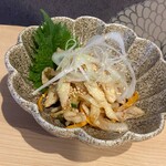 나가노현산 미사쿠라닭의 닭가죽 폰즈