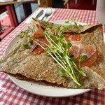 cafe de la poste - お皿からはみだすほどの…大きいサイズ！(*´◊`*)

私の想像を超えてきました♡(  ´艸`)