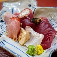 懐石 古都 - 美味しいお刺身も、楽しみにしていました。少しずつ多種が嬉しい♡けんけん鰹は手製の行者大蒜醤油で。　