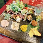 Trattoria Giuliese da emme - お料理を待つ間にワインが進んでしまう前菜の盛合せ