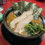 豚骨醤油ラーメン 王道家 - ラーメン850円