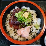 千亀利寿司 - 令和6年5月 ランチタイム(11:00〜14:00
            マグロ丼(赤出汁付) 税込550円