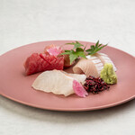 Assorted Seafood sashimi 2 servings 3 types