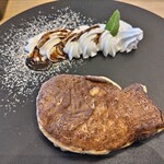 Cafe Bar West38 - チョットアンコがはみ出し気味のお洒落な鯛焼き！