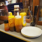 ブリューパブ センターポイント - 味変アイテムが色々あります