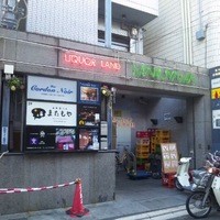 魚棚ふみ文 - 三条の鴨川近く　酒屋さんの入り口