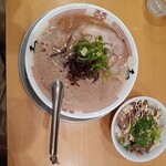 博多ラーメン 和 - ラーメン920円、チャーマヨ丼180円