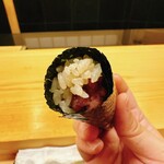 きざ㐂 - 鮪の鋤き身の手巻き