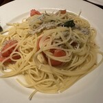 TRATTORIA Italia - シラスとフレッシュトマトのアーリオオーリオ”ビアンケッティ　アーリオオーリオ”