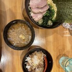 横浜ラーメン 北村家 - 青葉盛りつけ麺普通とチャーシュー丼