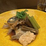 八寸 - 鯛の子と鯛アラ　牛蒡　山蕗の焚き合わせ