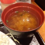 Gatsumeshi Tonteki Shokudou Koroton - 名古屋から近いからなのかわかりませんが(汗)赤だしの味噌汁が