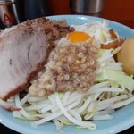ラーメン 盛太郎 - 丼を廻すと唯一コールしたアブラが載ります。