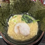 横浜家系ラーメン 武石家 - 料理写真: