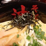 油そば 東京油組総本店 - 刻み海苔がちょびっと載りまして