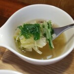 キッチン ブルー グローブ - スープの具材を取り乱し