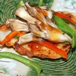 蚕室カフェ かみず - 白身フライの舞茸あんかけ乗せ