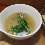 キッチン ブルー グローブ - 白菜とほうれんのスープ
