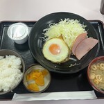 辛酉会食堂 - ハムエッグ定食