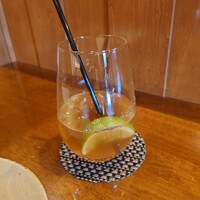 ラトリエ まる耕 - しかし15分後以降
                    氷が溶けて薄くなってきたら
                    徐々に甘味が自然な味わいとなり
                    
                    ビターな苦み感が強くなって、美味しくて
                    料理の味わいの切り替えにも使える感じとなった
                    
                    この味わいなら良い感じ