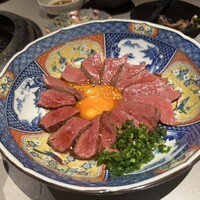 大衆肉酒場 こだわり米 匠 - ローストビーフは始めに大きな塊で見せて下さいます✨