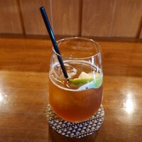 ラトリエ まる耕 - ◯自家製クラフトコーラ
                    飲んでみたら郡上クラフトコーラに似てる
                    
                    しかし郡上クラフトコーラよりも
                    苦みあるスパイス感が強めで
                    甘味がそれよりも割と強めに残る
                    
                    後味が引いてしまうのが結構気になる