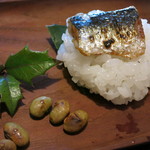 鰯の飯蒸し　節分の豆と柊