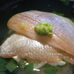 昆布〆した小鯛と大場の鯛茶　山葵乗せ