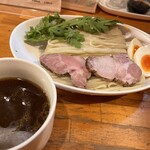 極汁美麺 umami - 地鶏醤油つけ麺　放牧鶏の煮玉子