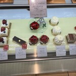 ダロワイヨ - てんとう虫いた！パンも売ってるダロワイヨ！