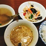 ティーヌン - ランチビュッフェの冬瓜スープ、豆腐ともやし炒め、グリーンカレー