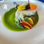 トゥールダルジャン 東京 - グルノーブル風 舌平目のミルフィーユ　彩り豊かなキャロットコルネとショワジーソース