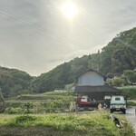 味彩の古民家 京 - こんな道の先にある？と不安に。