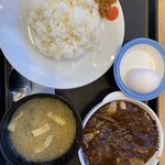 Matsuya - ごろごろ煮込チキンカレーに生卵、トッピング　税込み890円