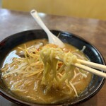 Kuruma Ya Ramen - 麺は歯ごたえ抜群、スープに絡みます