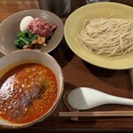 ブラザー軒 - つけ担々麺は盛り合わせ皿付き