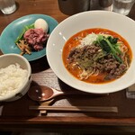 ブラザー軒 - 四川担々麺（汁なし）と、追加で盛り合わせ皿とごはん