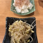 三代目 喜三酒店 - 山芋の浅漬けと豆もやしナムル