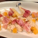 ヴァンピックル 丸の内 - ホワイトアスパラとブラッドオレンジのサラダ