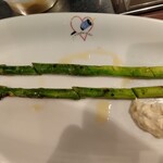 ヴァンピックル 丸の内 - グリーンアスパラの炭火焼き