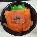 Uodon - サーモンねぎとろ丼