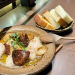 Merouya Den - 椎茸と鶏肉のアヒージョ
