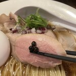 RaMen TOMO TOKYO - カモくんのうえに山椒はスープにくぐらせる
