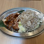 生姜焼き けんちゃん - 料理写真:秘伝ダレの豚ロース生姜焼き定食