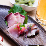 Robatashichifukujin - リーズナブルに、生ビールと枝豆と刺身を楽しめる『晩酌セット』
      
      