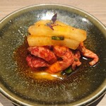 完全個室焼肉 GYU - 但馬牛ユッケ、大根のキムチと合うね