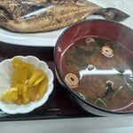 四日市ヒモノ食堂 - 漬物と味噌汁